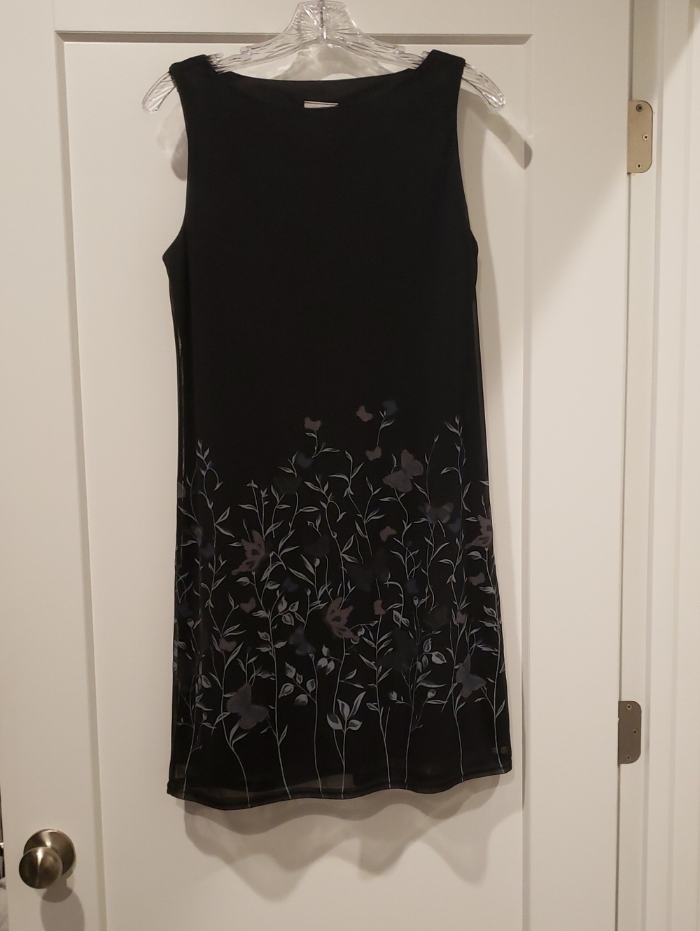 Sleek Black Sleeveless Floral Hem Dress
